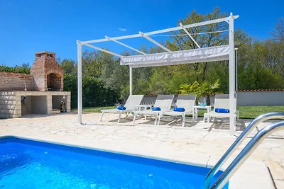Paradise Villa Stone Queen