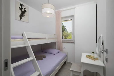 Familienvilla Korina in Peroj