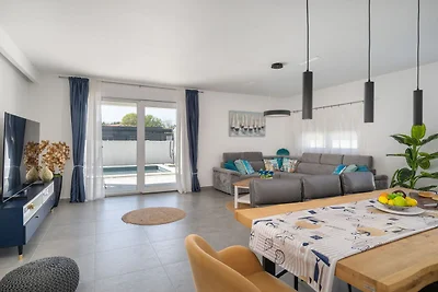 Villa Blue Rose