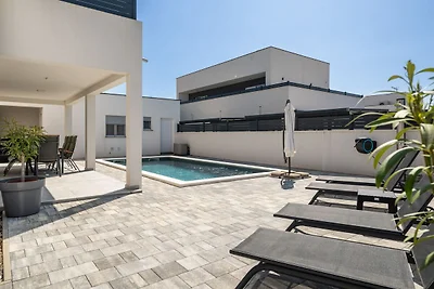 Villa Blue Rose