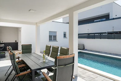 Villa Blue Rose