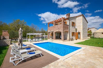 Paradise Villa Stone Queen
