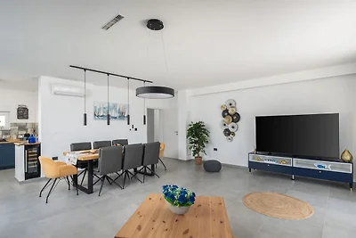 Villa Blue Rose