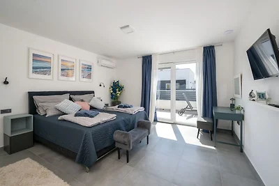 Villa Blue Rose
