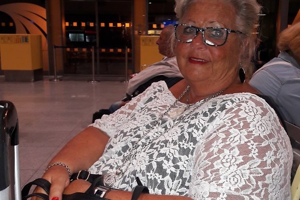 Frau C. Riehl Frau C. Riehl