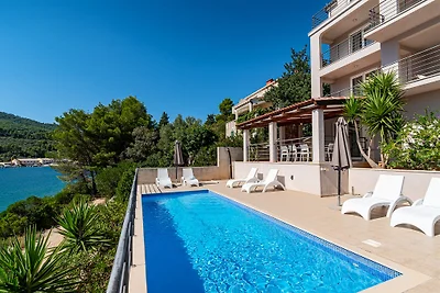 | Villa am Strand mit privatem Pool