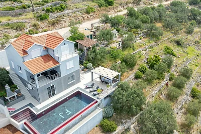 Villa Franka with pool and sea view