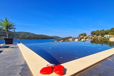 Villa Franka with pool and sea view