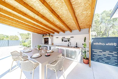 Lovely modern villa with private pool near Vela Luka