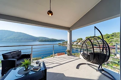 Villa Franka with pool and sea view