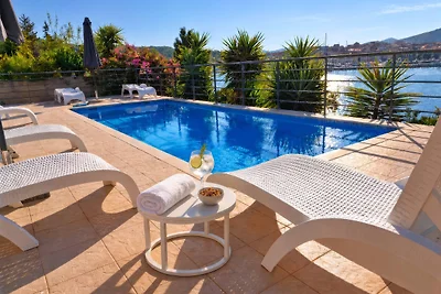 | Villa am Strand con piscina privata