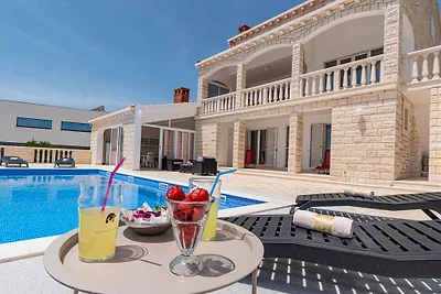 Holiday House Nova