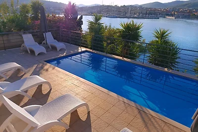| Villa am Strand con piscina privata