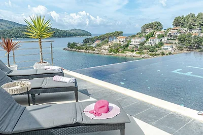 Villa Franka with pool and sea view