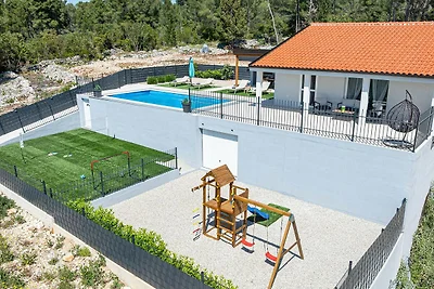 Lovely modern villa with private pool near Vela Luka