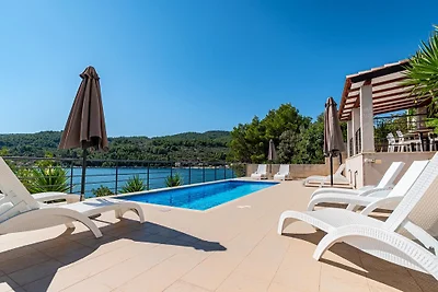 | Villa am Strand mit privatem Pool