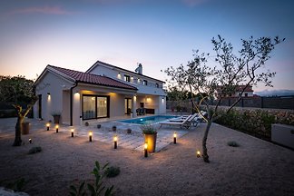 Villa Domino mit beheiztem Pool
