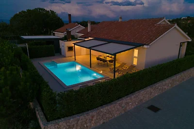 Villa Elegant mit beheiztem Pool