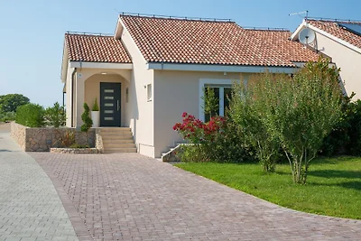 Villa Elegant mit beheiztem Pool