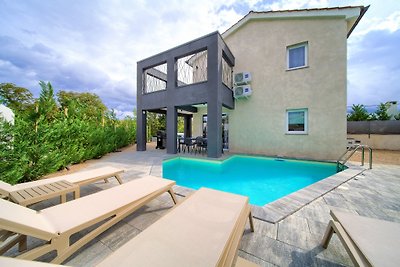 Villa Melody mit beheiztem Pool