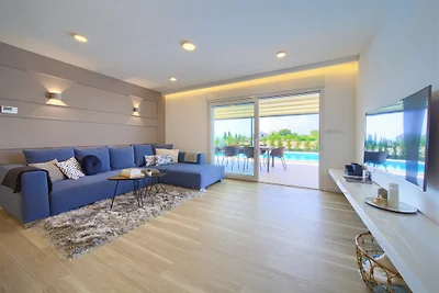 Villa Elegant mit beheiztem Pool