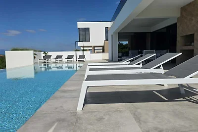 Villa Sea Line