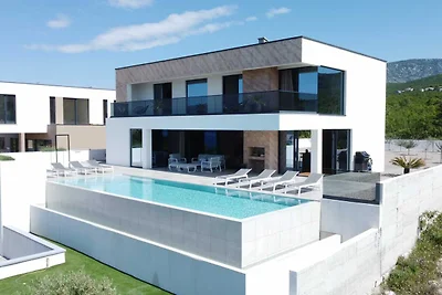 Villa Sea Line