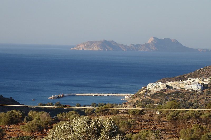 Blick auf Agia Galini und die Paximadi Inseln