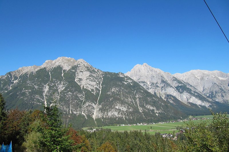 Widok z drogi wyciągu na pasmo górskie Wetterstein