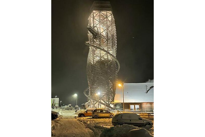 Der kürzlich eröffnete Harzturm mit beeindruckender Architektur.