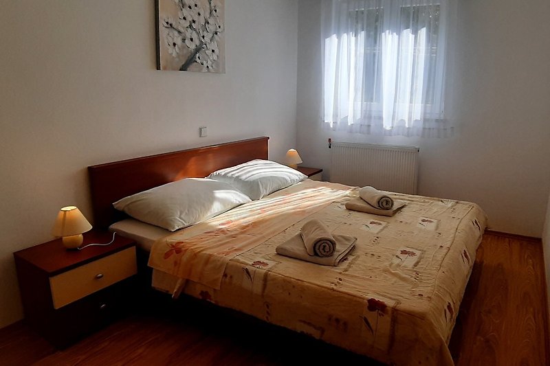 Zimmer mit Bett 180x210