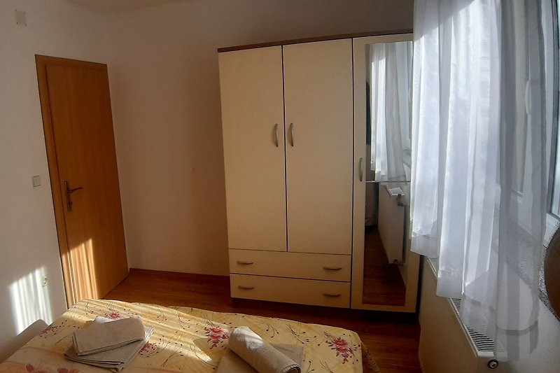 Zimmer mit Bett 160x210