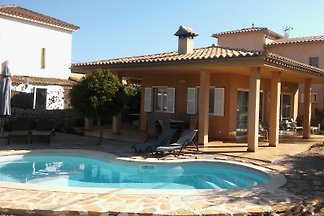 Casa Caperuza in Cala Llombards