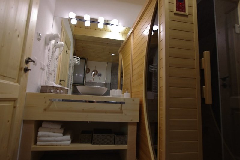 Salle de bain avec cabine infrarouge