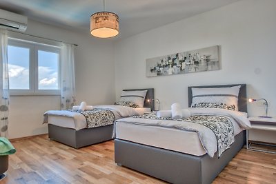VILLA NJIVICE
Luxurious 3 bedroom v