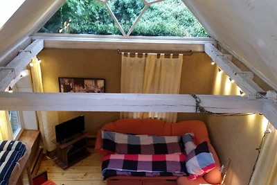 Idilliaca casa con giardino vicino al centro