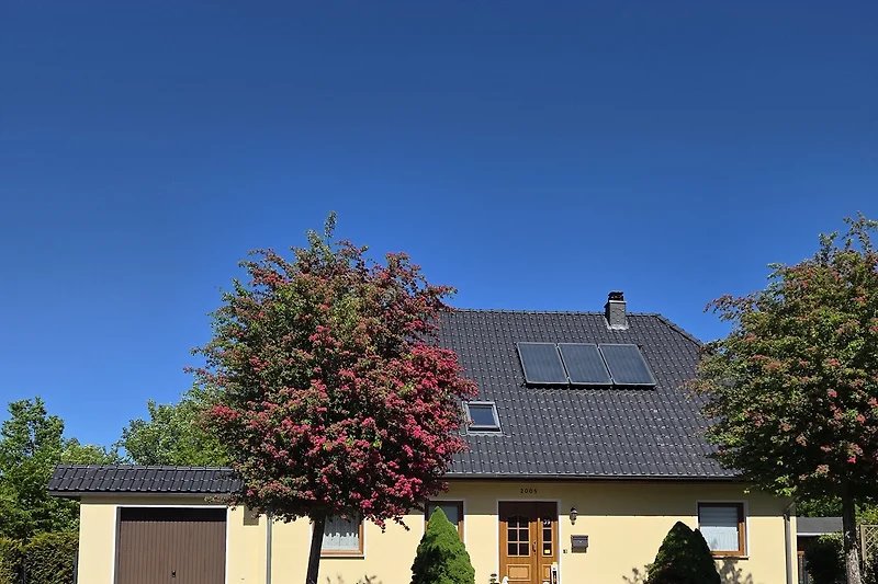 Haus mit Parkplatz