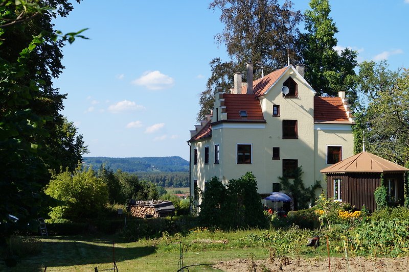 Villa Ludwigshöhe im Sommer