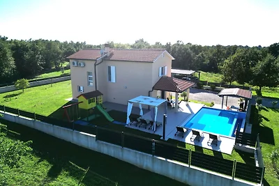 Villa Lukrida