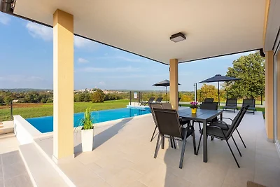 Villa Lukrida
