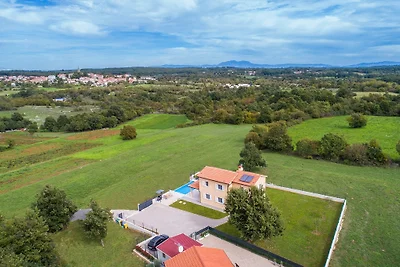 Villa Lukrida