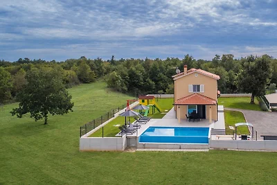 Villa Lukrida