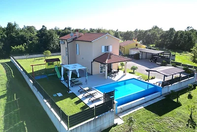 Villa Lukrida