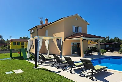 Villa Lukrida