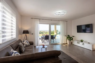 Villa Lukrida