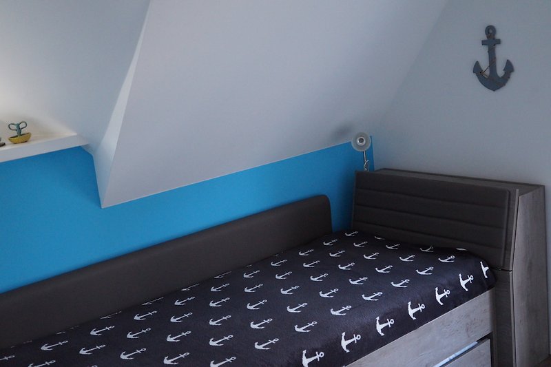 Schlafzimmer mit ausziehbarem Rollbett
