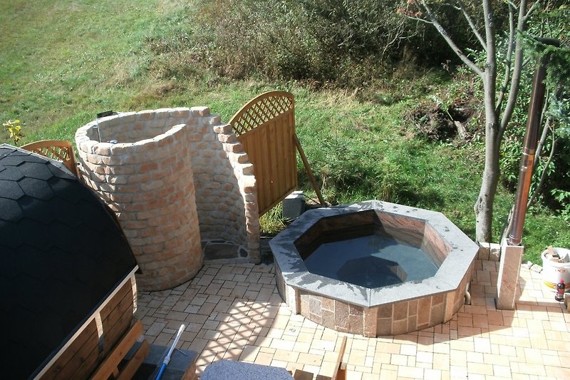 Sauna mit Solarduche und Becken