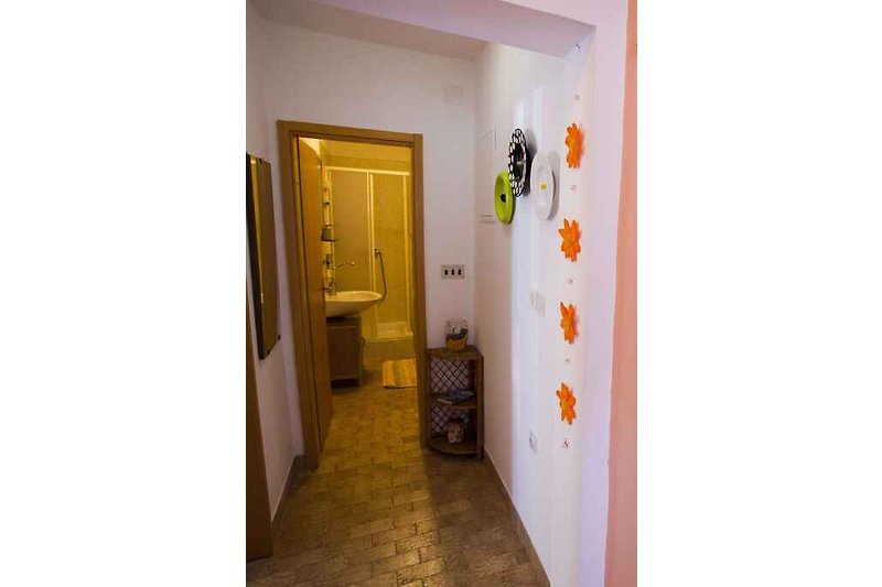 couloir avec salle de bain
