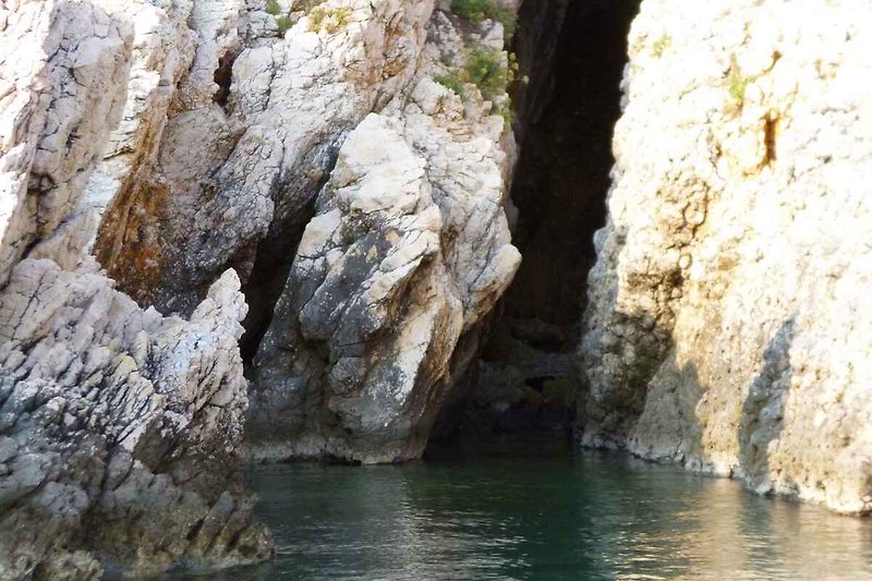 Grotte im Meer