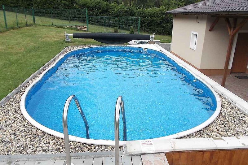 piscine dans le jardin
